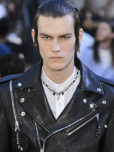 Alexander McQueen 亚历山大·麦昆